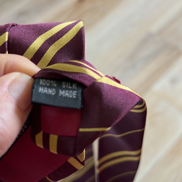 NWOT Hogwarts Hand Made Silk Necktie - Picture 5 of 6